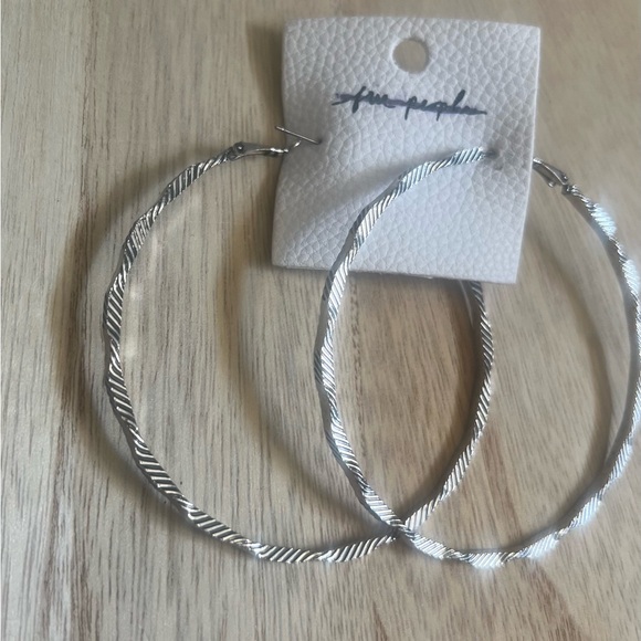 NEW Free People Silver Twisted Hoop Earrings✨ - Picture 4 of 7